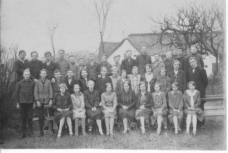 007-8. Konfirmanden Keitum 1930.jpg.medium.jpeg